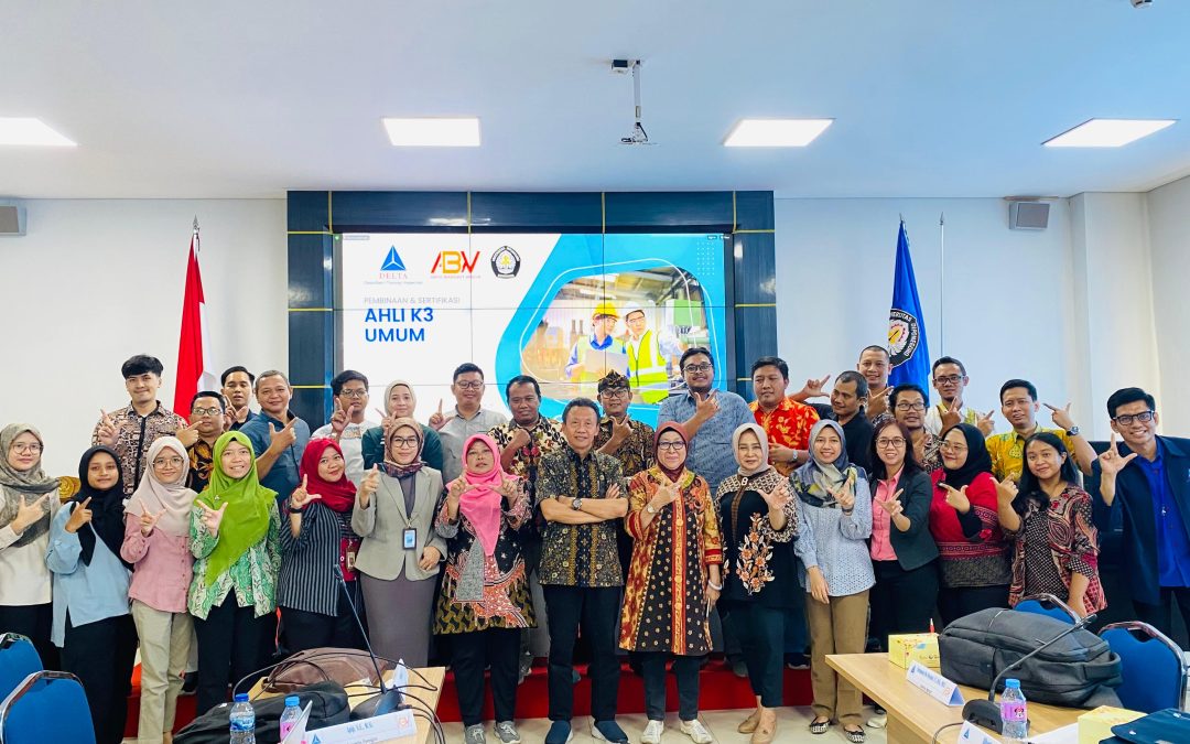 32 Dosen dan Tendik Sekolah Vokasi Undip lulus sertifikasi Ahli K3 Umum